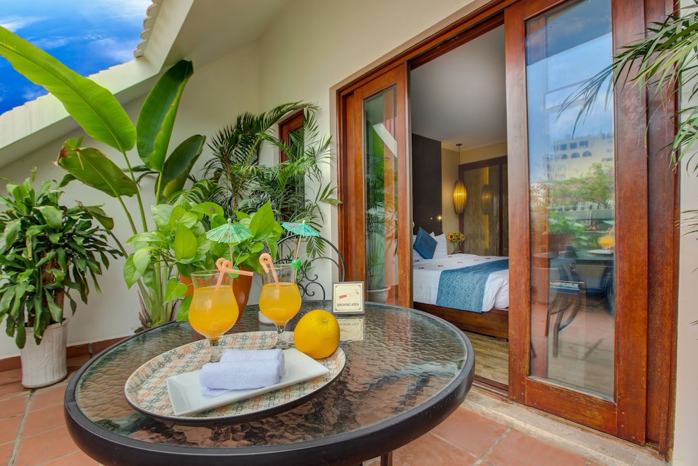 Royal Suites, big balcony photo 3