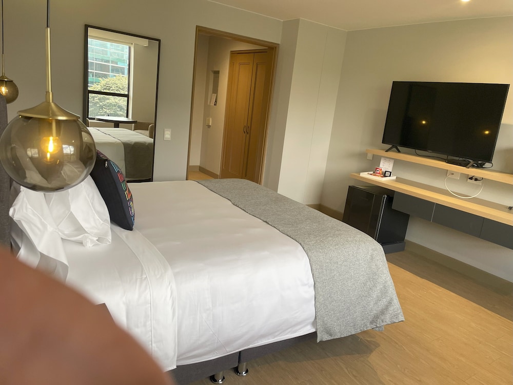 Deluxe Double with Queen bed - Photo 4