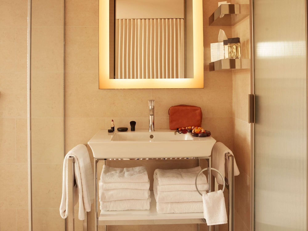Mondrian Suite