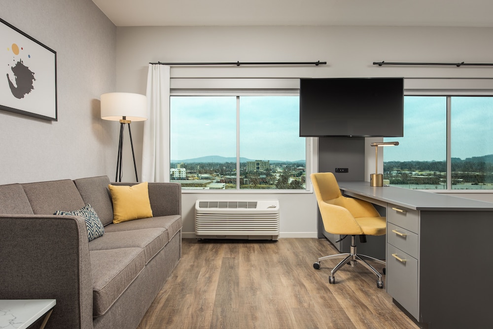 Deluxe Suite, 1 King Bed (Urban) - Photo 2