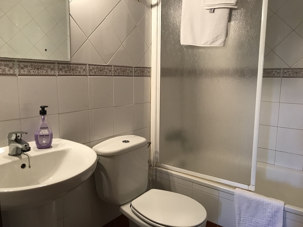 Double or Twin Room photo 3