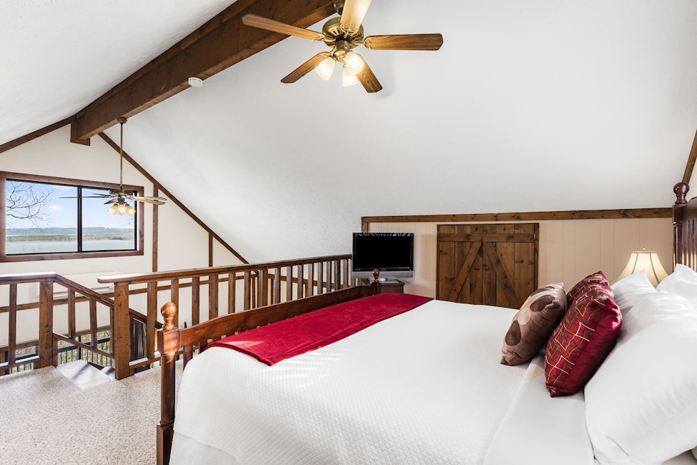 Cabin, Multiple Beds, Balcony, Mountain View (The Cottages on Lake Bluff) photo 1