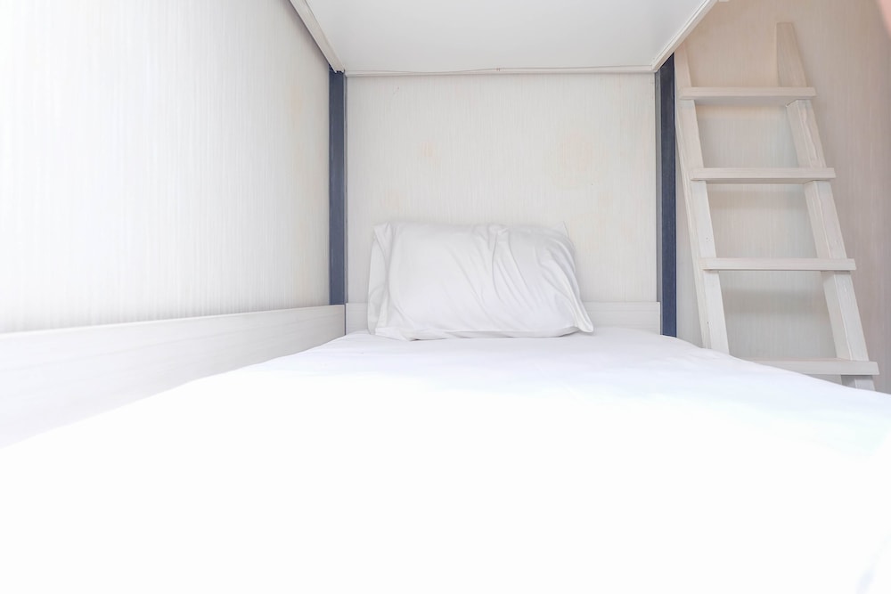 Room - Photo 8
