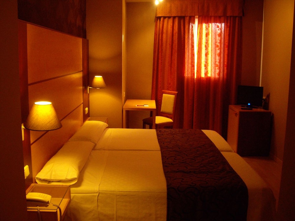 Standard Twin Room photo 2