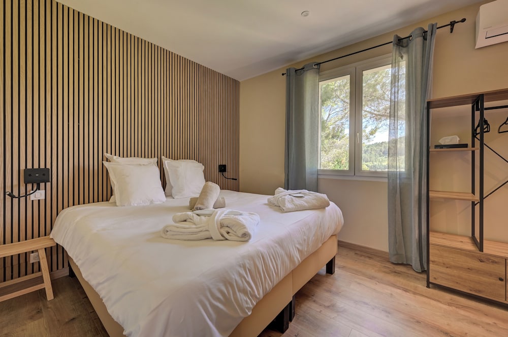 Apartment, 2 Bedrooms, 2 Bathrooms, Poolside (Andrea) photo 2
