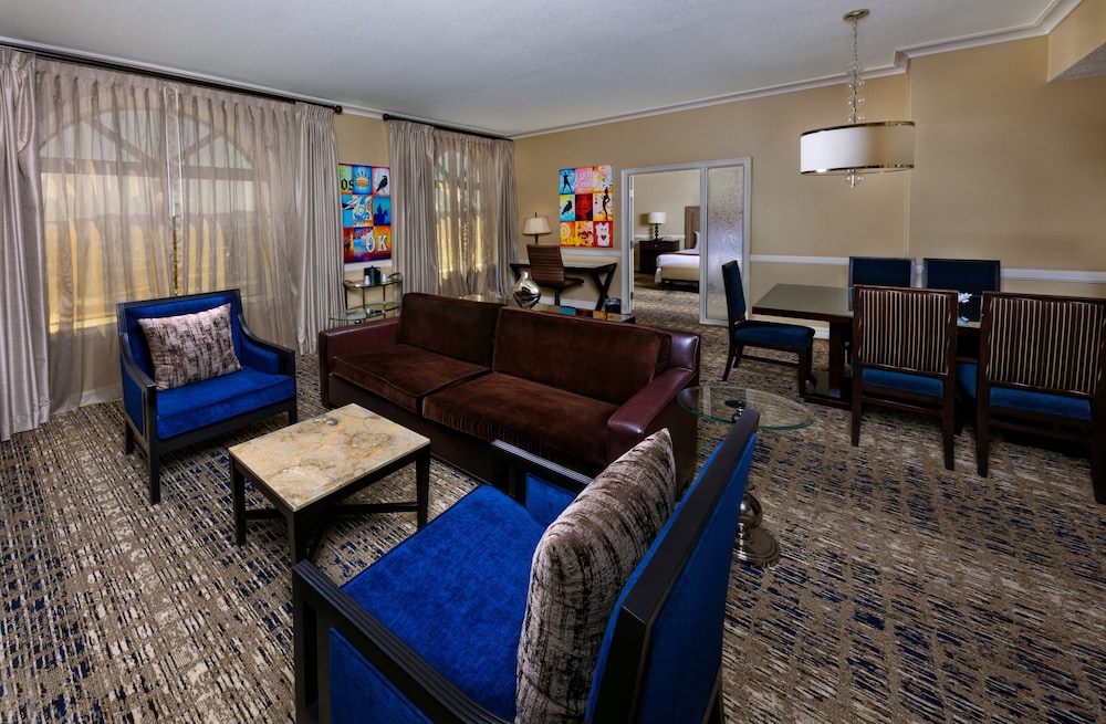 One-Bedroom King Suite, 1 King Bed, Jetted Tub photo 1
