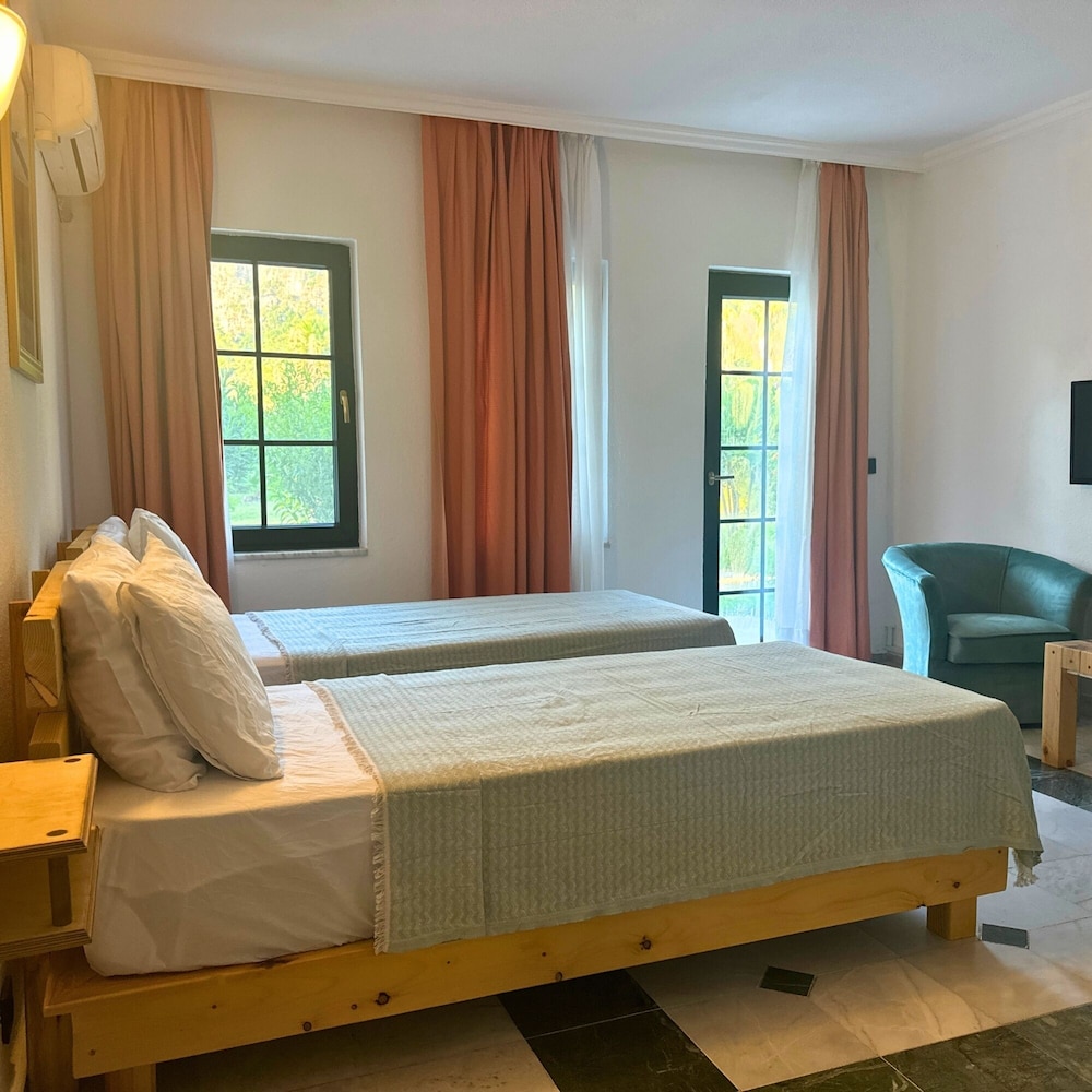 Standard Double or Twin Room photo 3