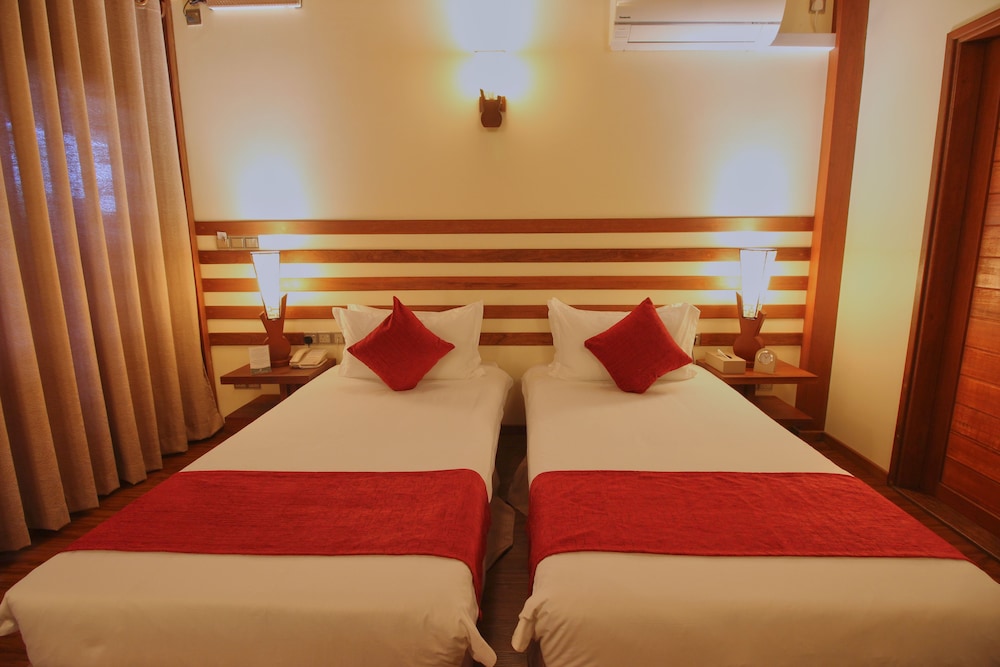 Superior Double or Twin Room, Balcony, City View photo 3