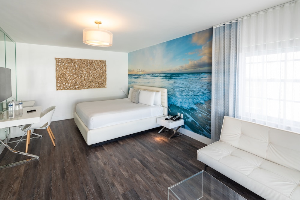 Villa Penthouse Room with Terrace 1 King Bed - Photo 13