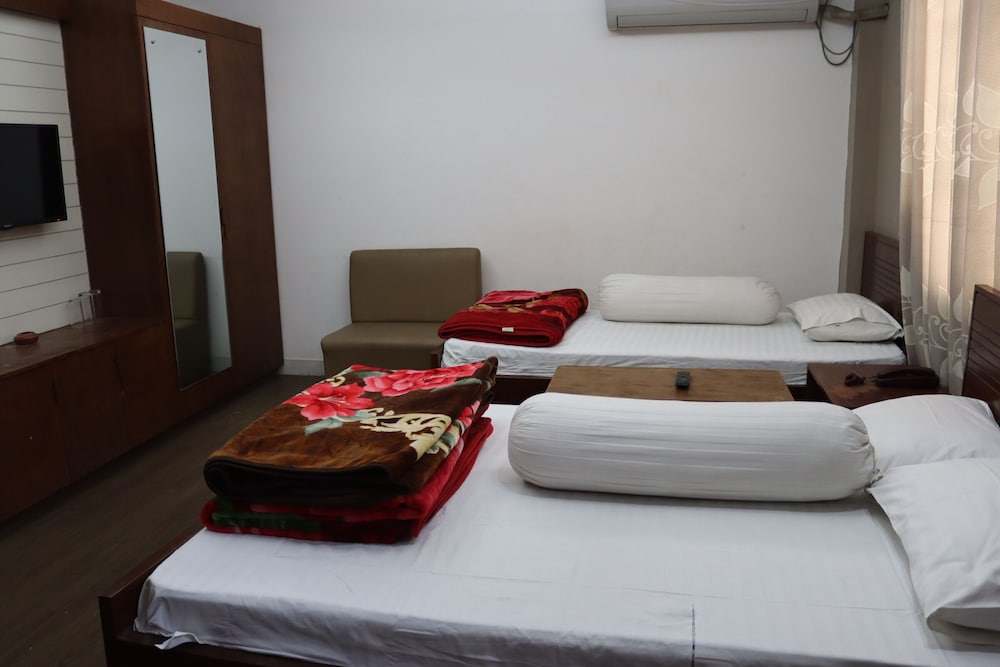 Deluxe Triple Room, City View photo 3