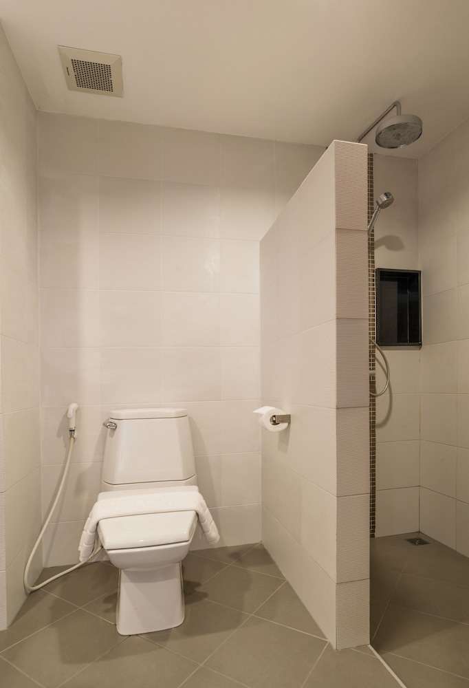 Deluxe Room - Photo 12