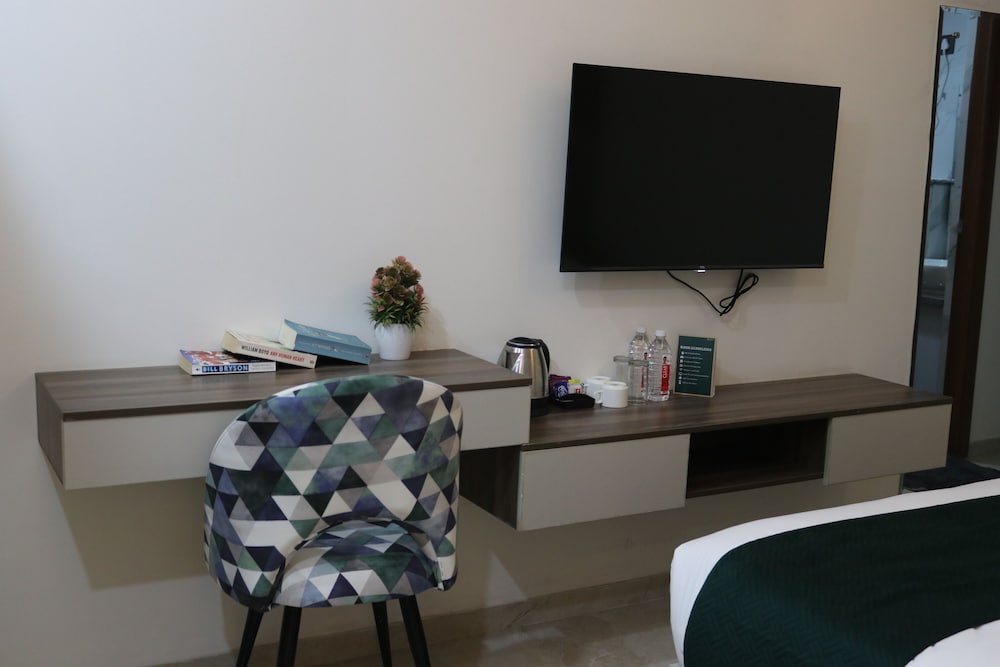 Deluxe Room - Photo 10