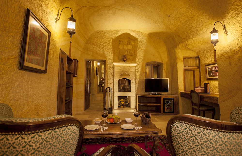 Majestic Cave Suite photo 3