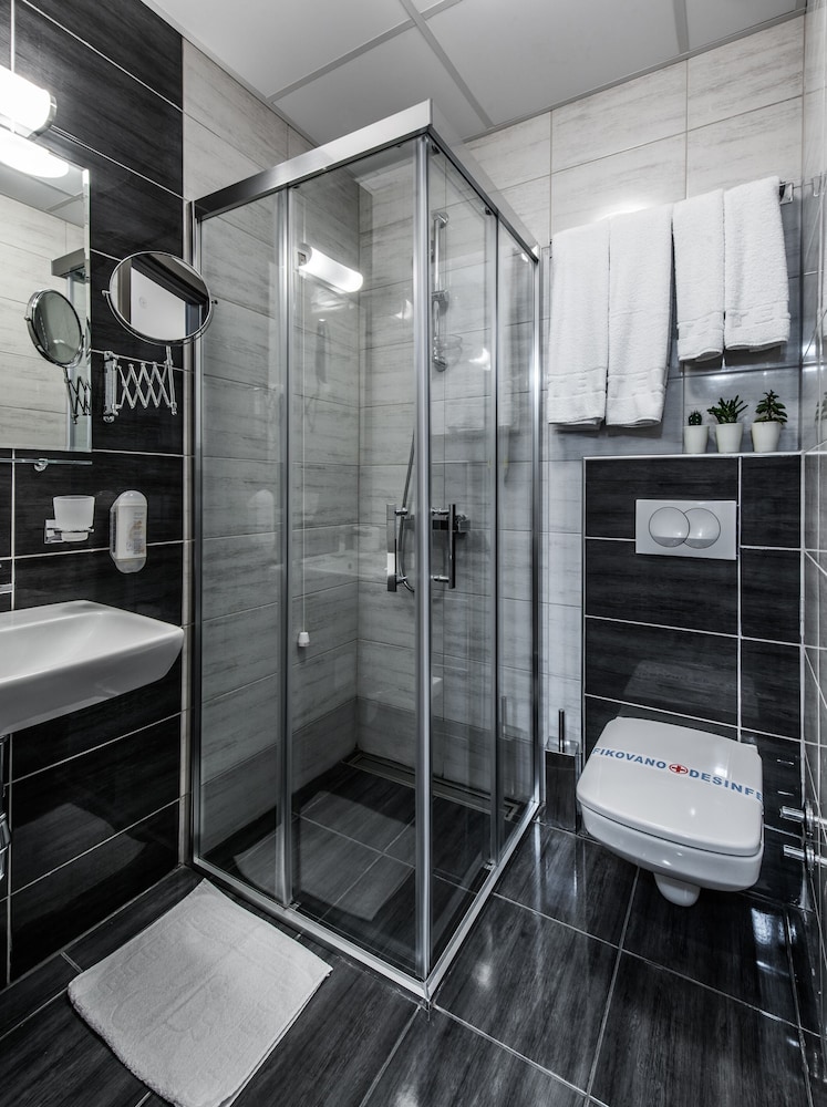 Superior Double or Twin Room - Photo 7