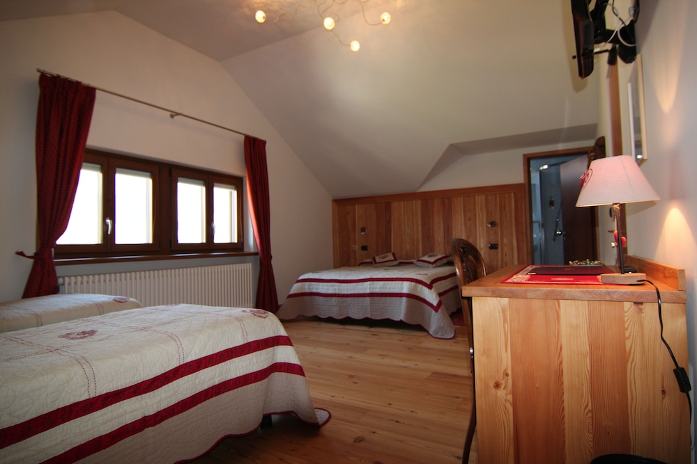 Standard Triple Room, Balcony, Mountain View