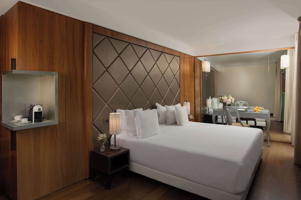 Premium Room (View, Extra Bed 3 adults) - Photo 4