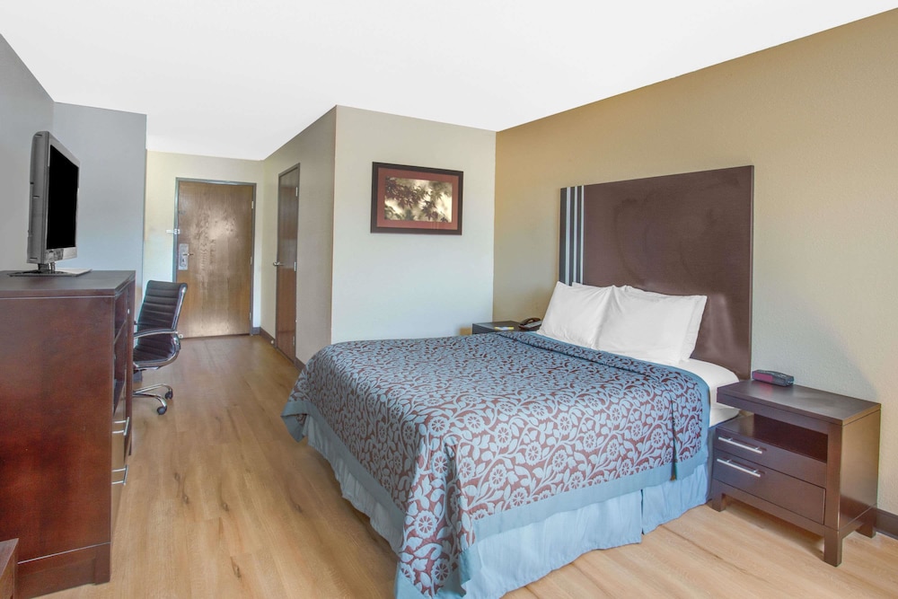 Room, 1 Queen Bed, Accessible - Photo 1