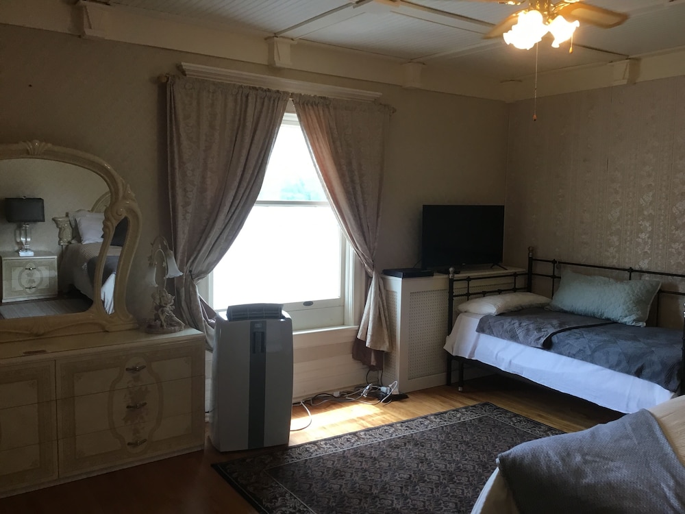 Honeymoon Suite, 1 King Bed with Sofa bed, Non Smoking, Garden View photo 3