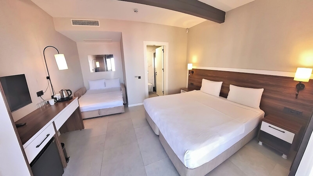 Standard Quadruple Room, Private Bathroom, Sea View photo 1