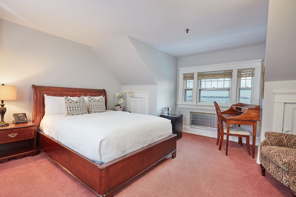 Deluxe Room, 1 Queen Bed, Non Smoking, River View photo 1