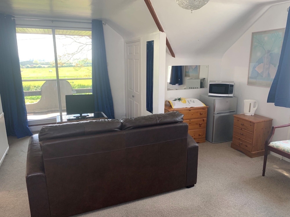 Suite, Ensuite (for upto 4 people) photo 2