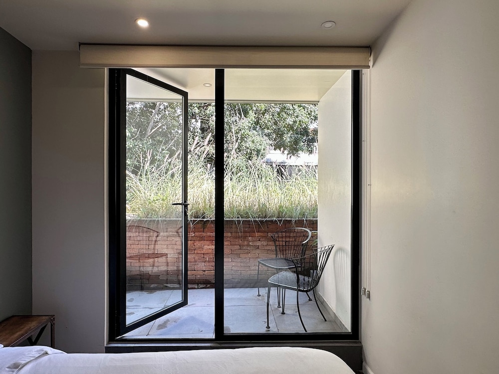 Elite Room, 1 Queen Bed photo 3
