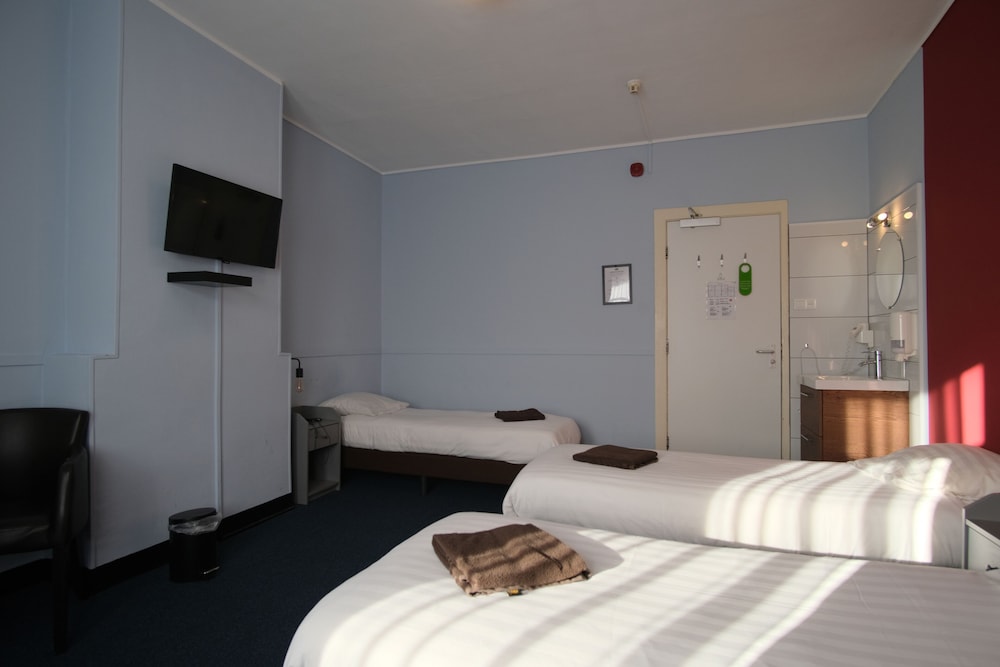 Triple Room, Shared Bathroom photo 3