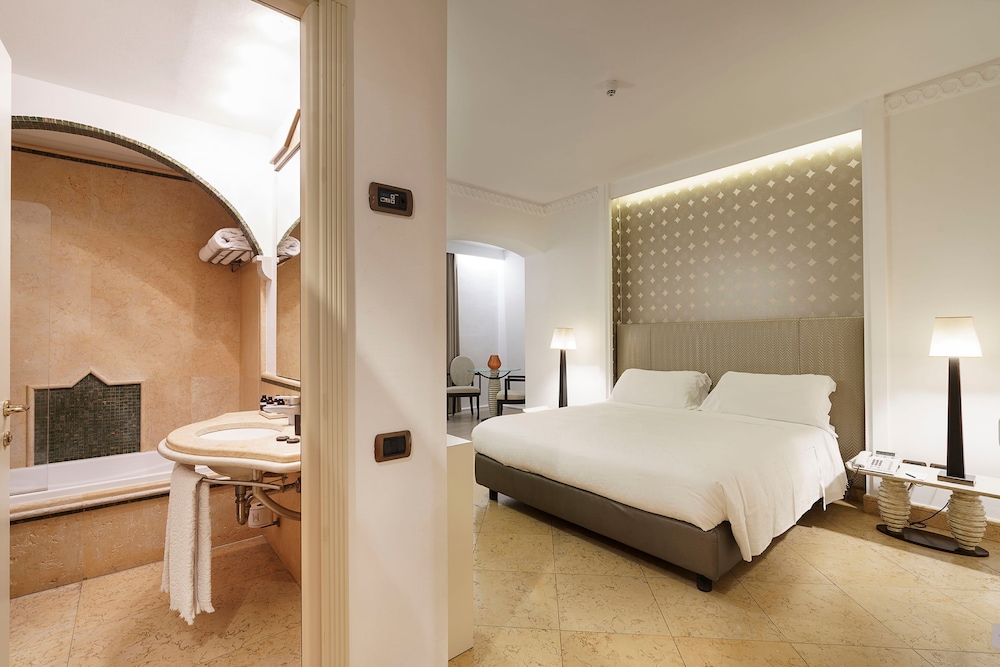Superior Double or Twin Room - Photo 7