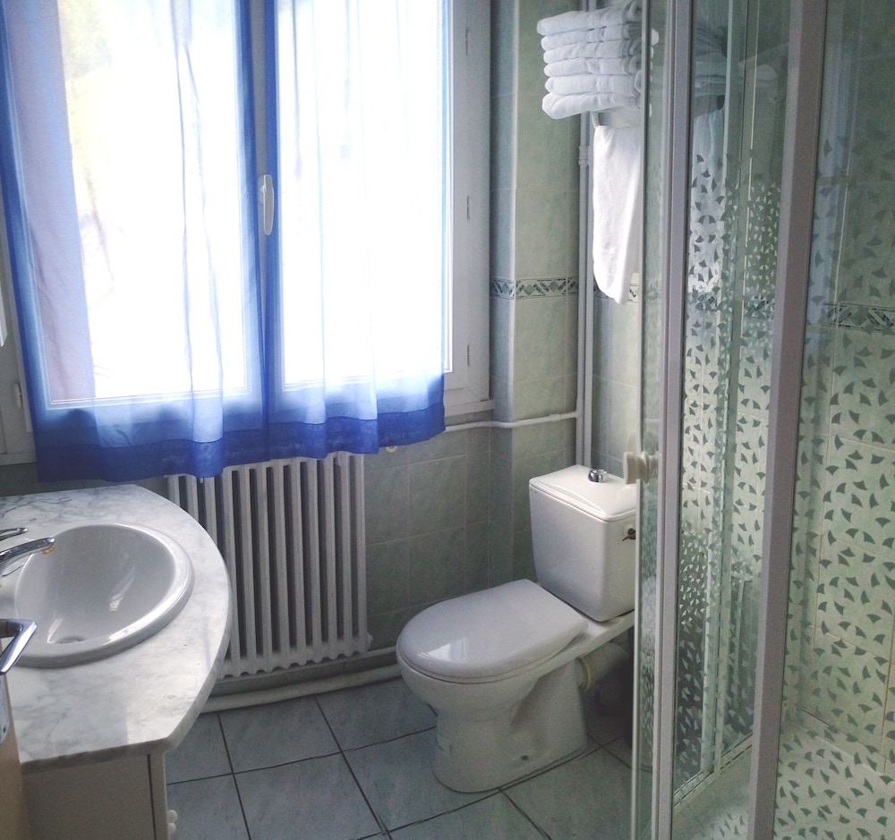 Three Bedroom Apartment, South View photo 3