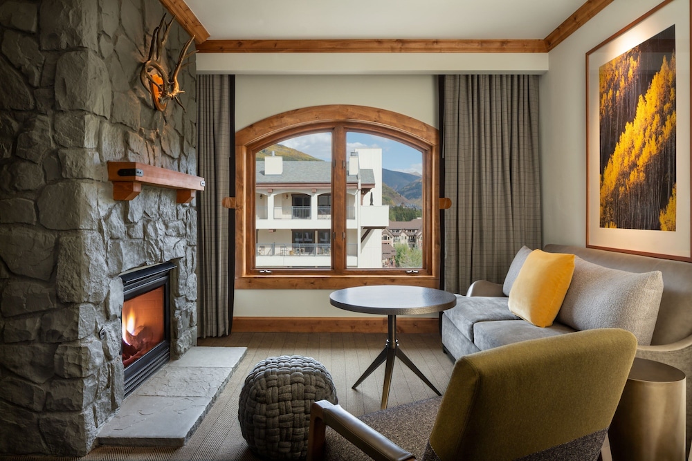 Junior Suite, 1 Bedroom, Fireplace - Photo 1