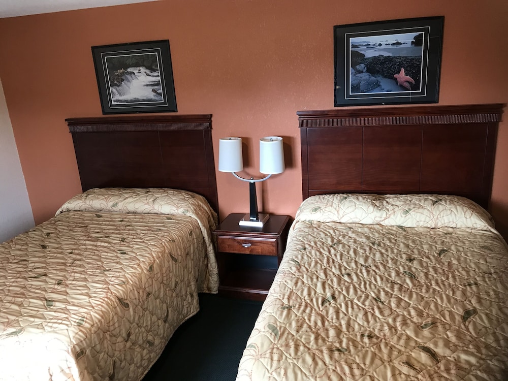 Standard Room, 2 Double Beds, Smoking - Photo 1