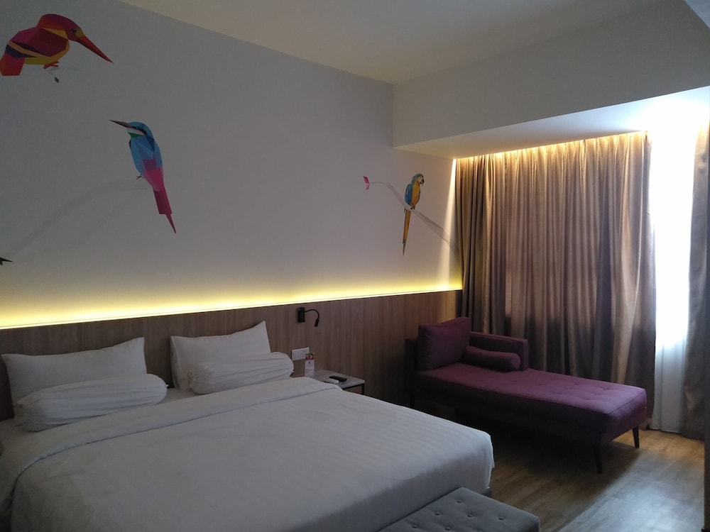 Deluxe Double Room, 1 King Bed photo 3
