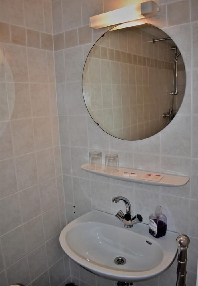 Economy Double Room, Private Bathroom photo 2