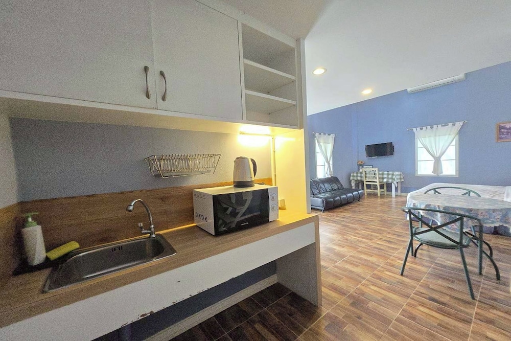Family Room photo 3
