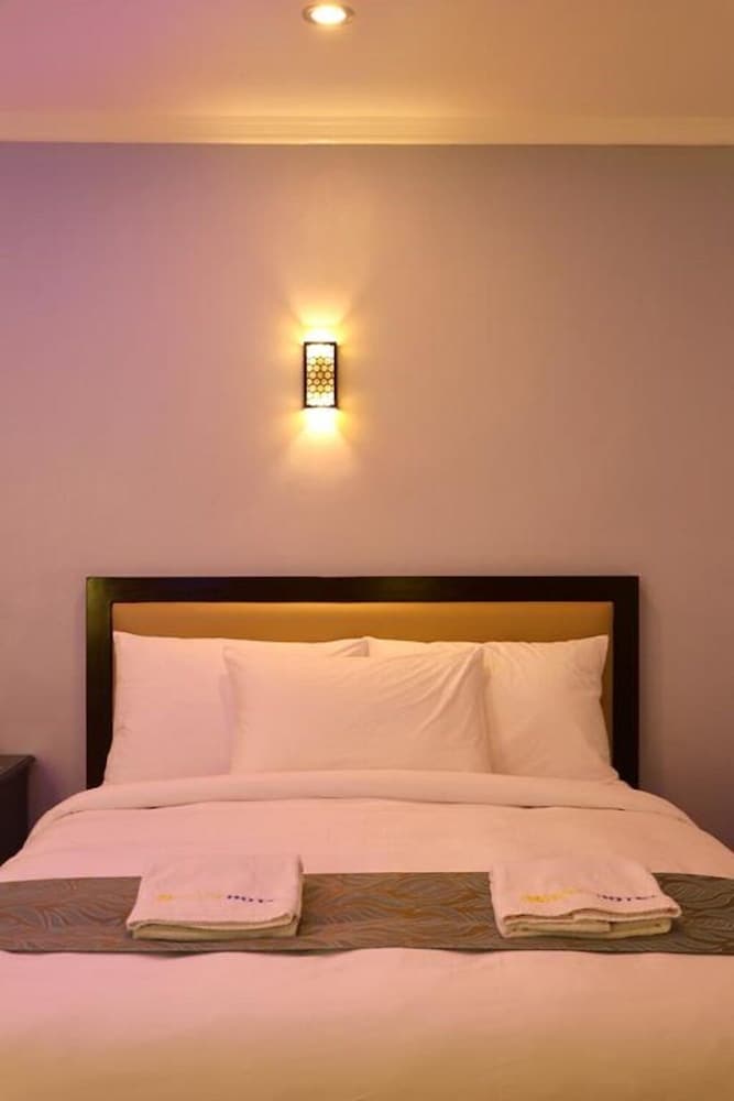 Premium Deluxe Room - Photo 1