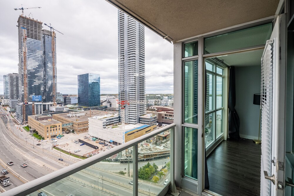 Design Apartment, Multiple Beds, Kitchen, City View - Photo 5