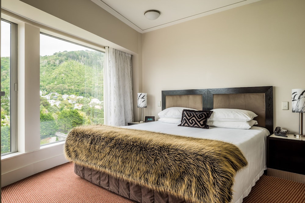 Suite, 2 Bedrooms - Photo 2