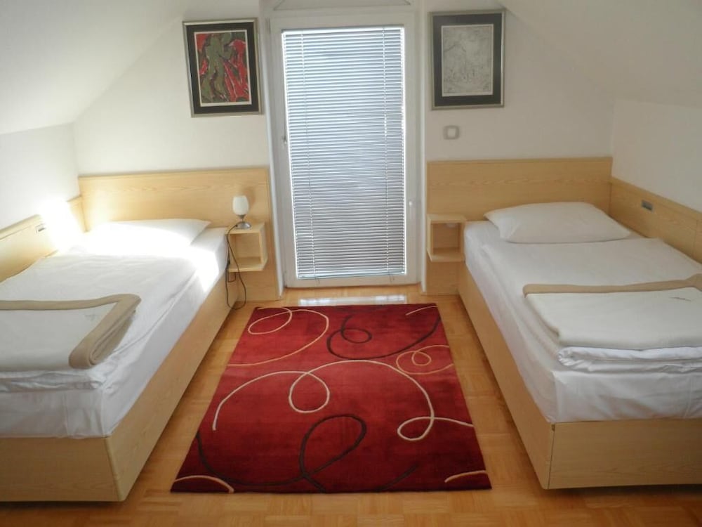 Deluxe Apartment photo 3