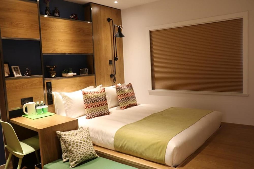 Superior Room, 1 Queen Bed