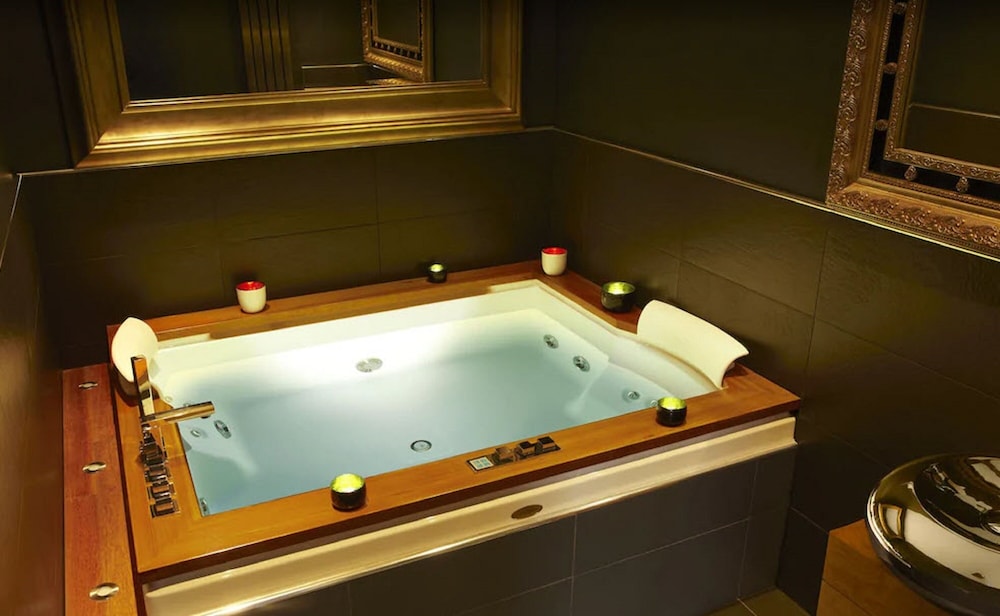 Luxury Double Room, Jetted Tub - Photo 8