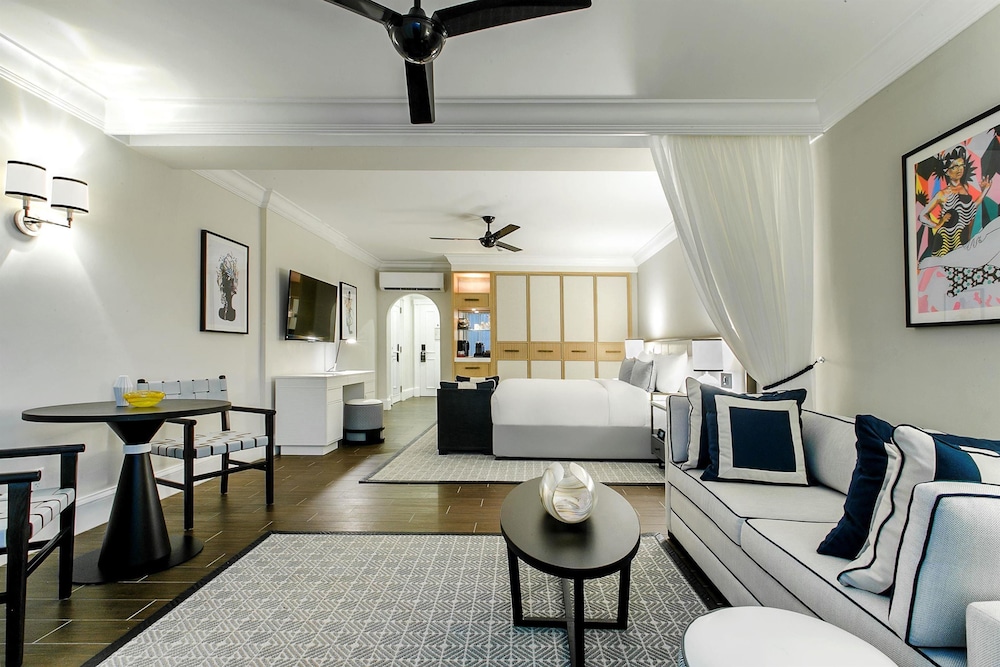 Suite, 1 King Bed, Beachfront - Photo 1