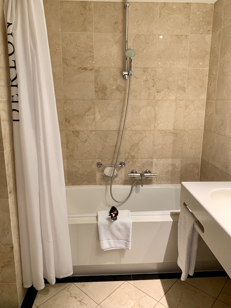 Premium Room - Photo 7