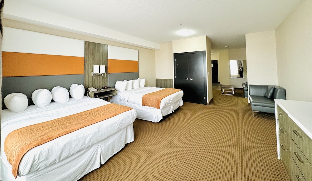 Kitchenette Suite With Two Beds And A Separate Living Area photo 2