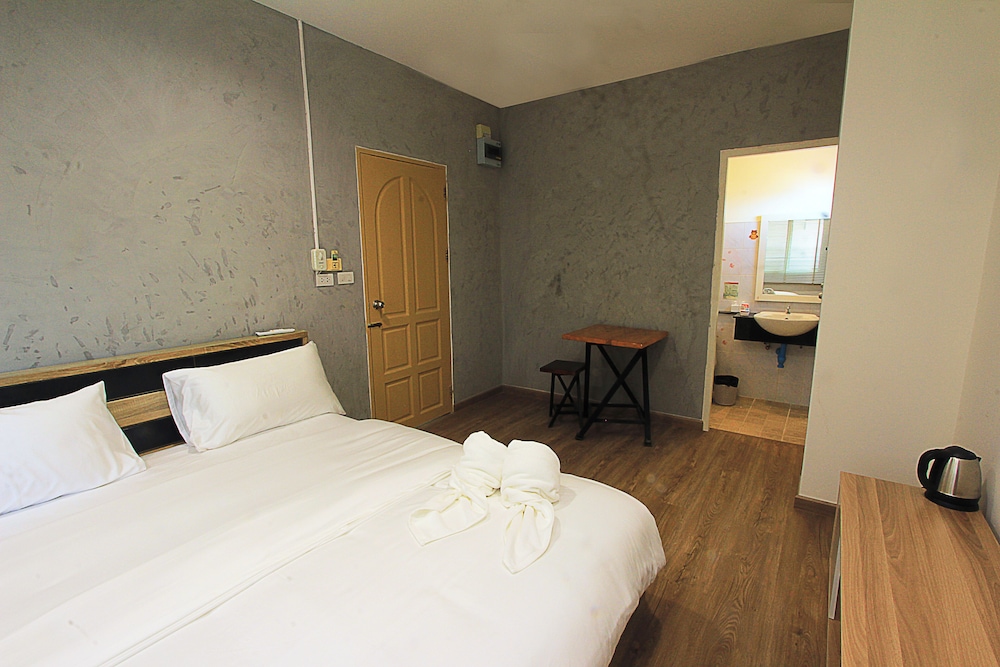 Standard Double Room - Photo 2