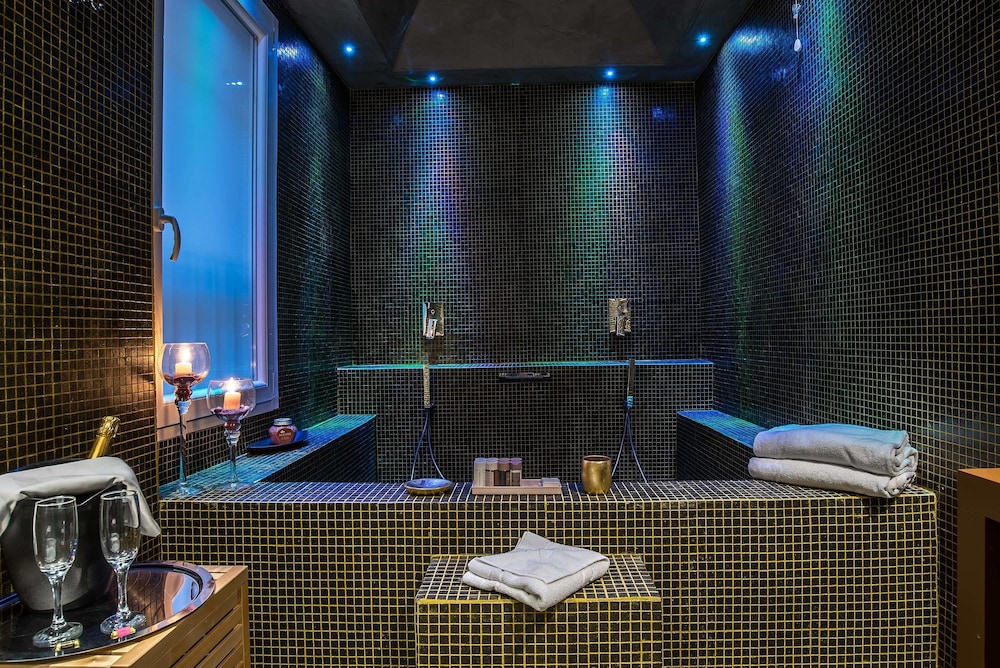Luxury Suite photo 1