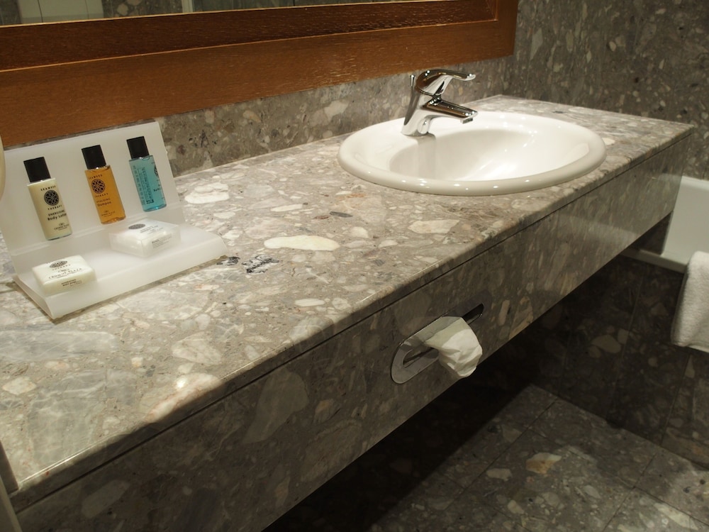 Premium Twin Room - Photo 4