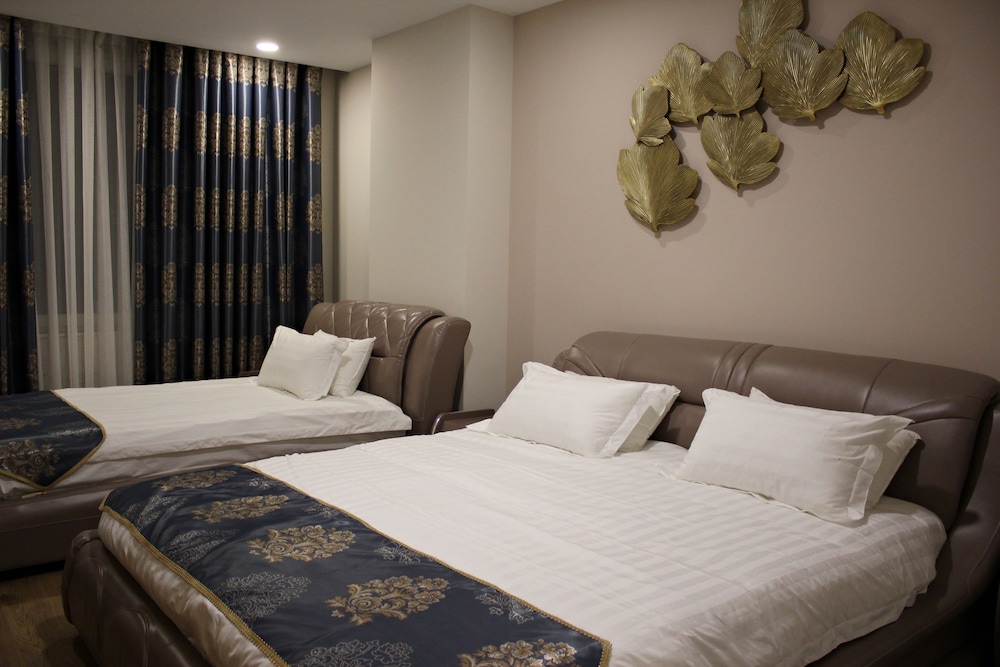 Triple Room, Multiple Beds, City View photo 2