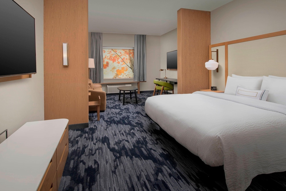 Suite, 1 King Bed with Sofa bed (Mobility Accessible, Tub)