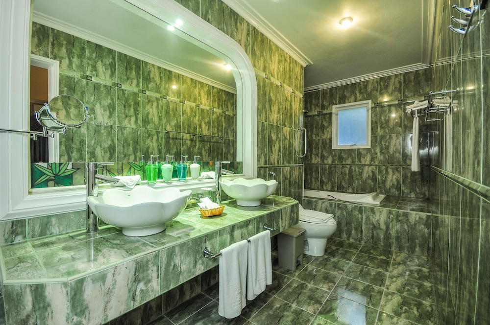 Two Bedroom Grand Monaco, Ocean View photo 2