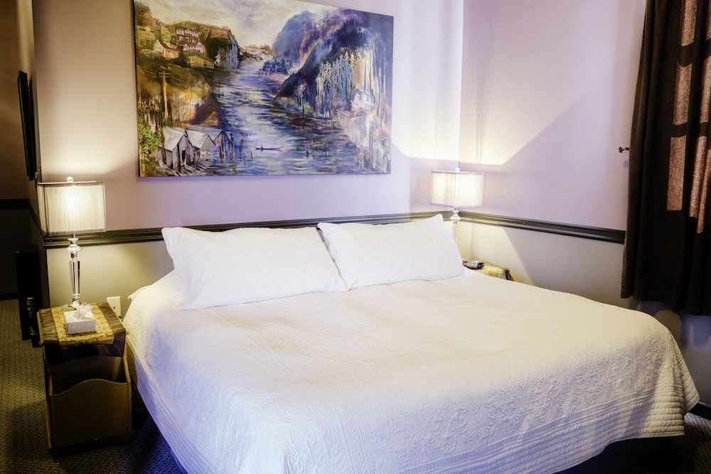 Superior Room, 1 King Bed, Bathtub, Ocean View photo 2